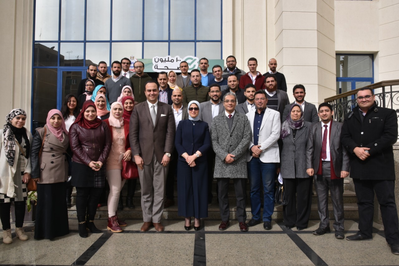 وزيرة الصحة خلال لقائها وفدا من الاطباء