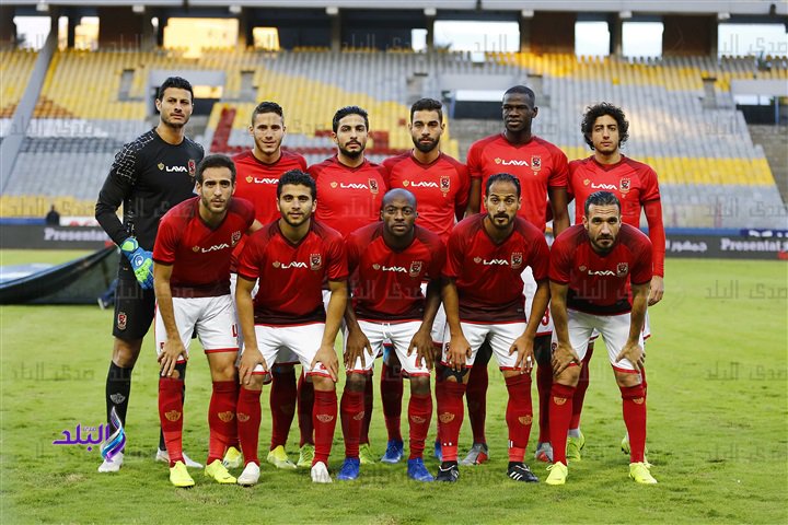 لاعبي الفريق الأول لكرة القدم 