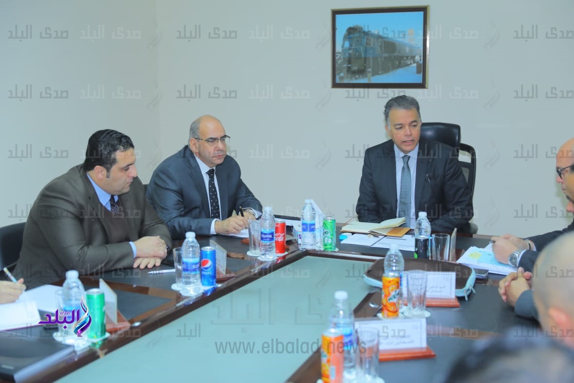 وزير النقل يناقش إشتراطات وضوابط تنظيم خدمات النقل البري وزير النقل يناقش إشتراطات وضوابط تنظيم خدمات النقل البري