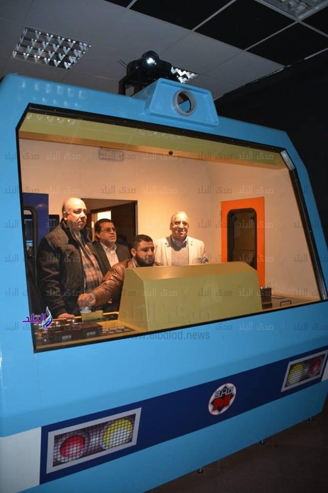 رئيس المترو يتفقد ماكينة فحص السكة TRV ومحاكى قائدى القطارات