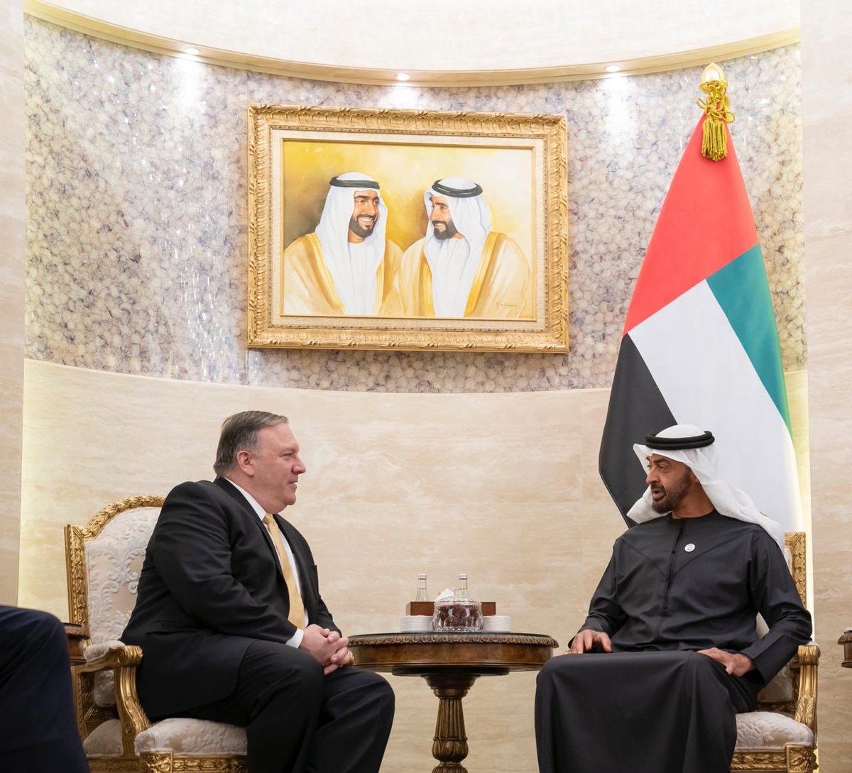 محمد بن زايد ومايك بومبيو محمد بن زايد ومايك بومبيو