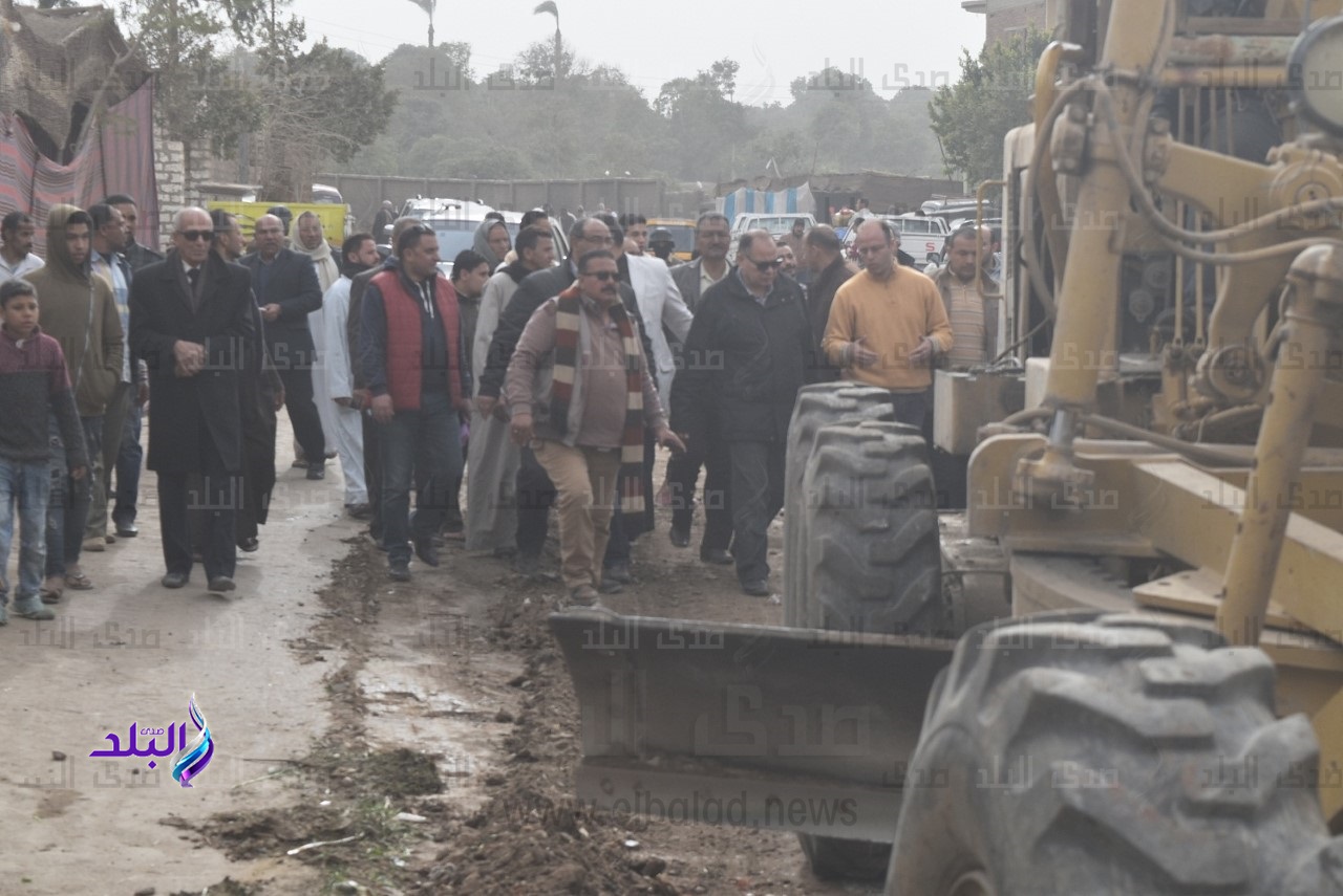 محافظ الفيوم يزور قرية سنهور القبلية لمتابعة اعمال النظافة