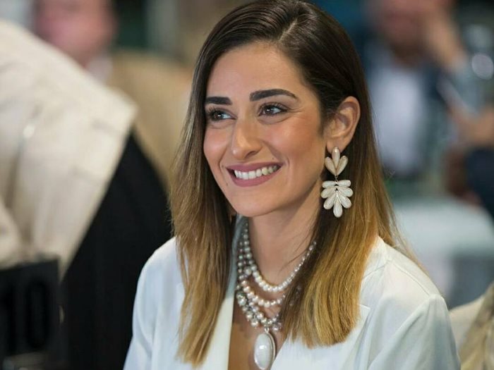 لفنانة أمينة خليل ، 