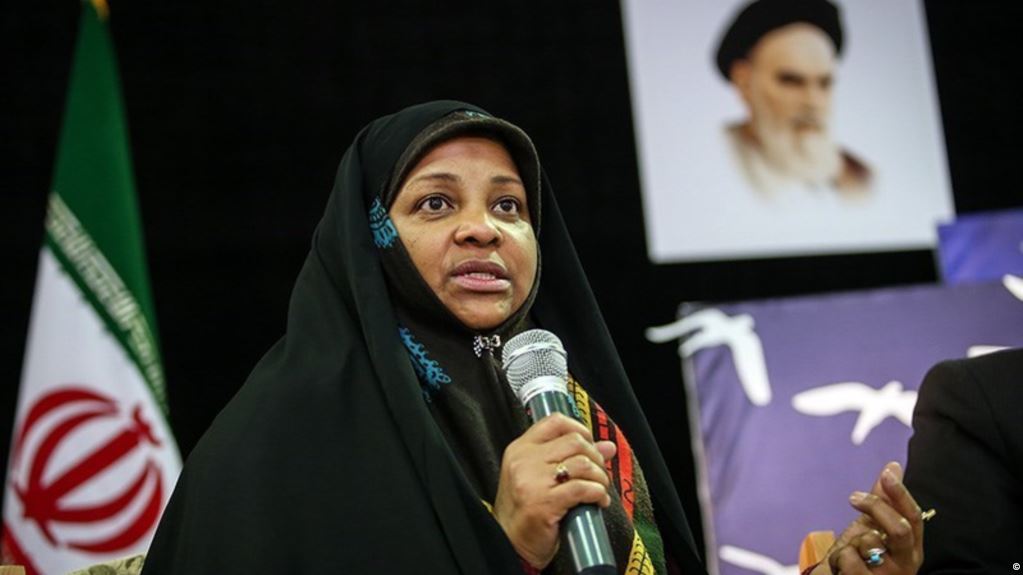 الصحفية الإيرانية مرضية هاشمي