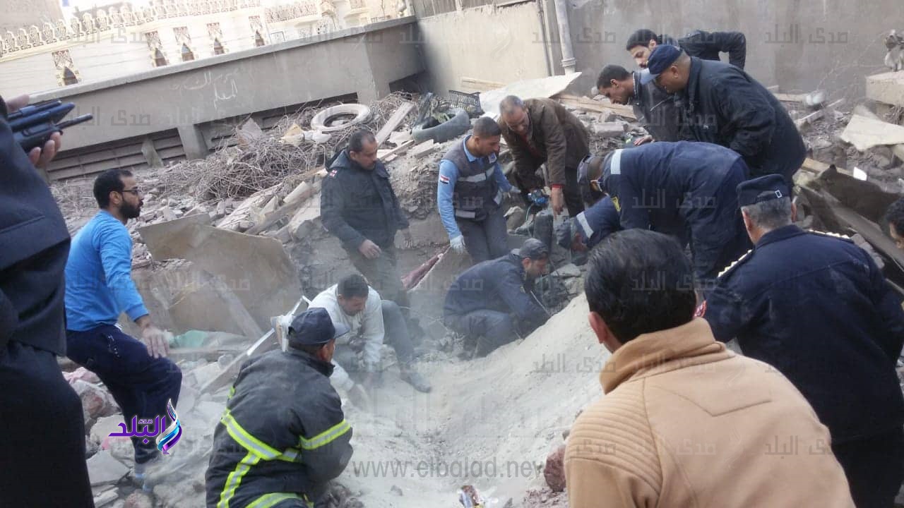 نقاذ سيدة وابنتها فى انهيار جزئى بمنزل باسيوط نقاذ سيدة وابنتها فى انهيار جزئى بمنزل باسيوط