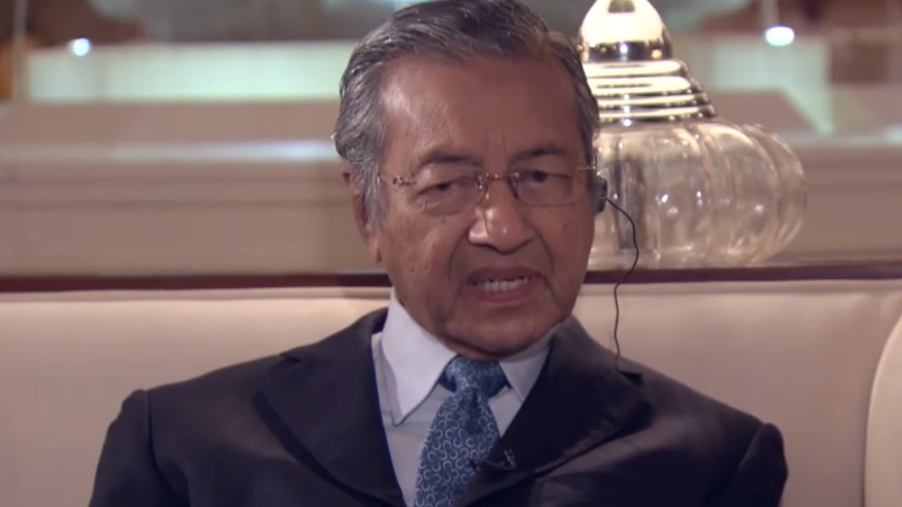 الدكتور مهاتير محمد رئيس وزراء ماليزيا