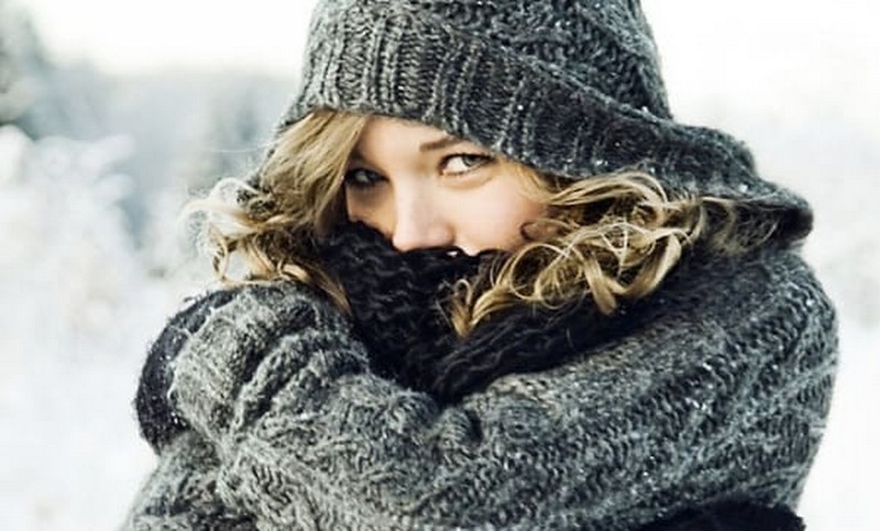 7 أسباب للشعور دائمًا بالبرودة