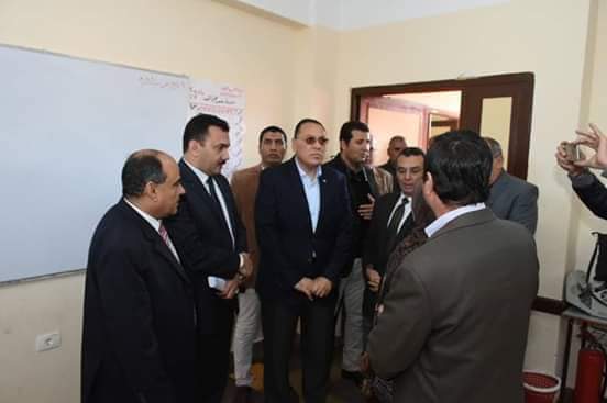 محافظ الشرقية يتفقد امتحانات الشهادة الاعدادية بالصالحية