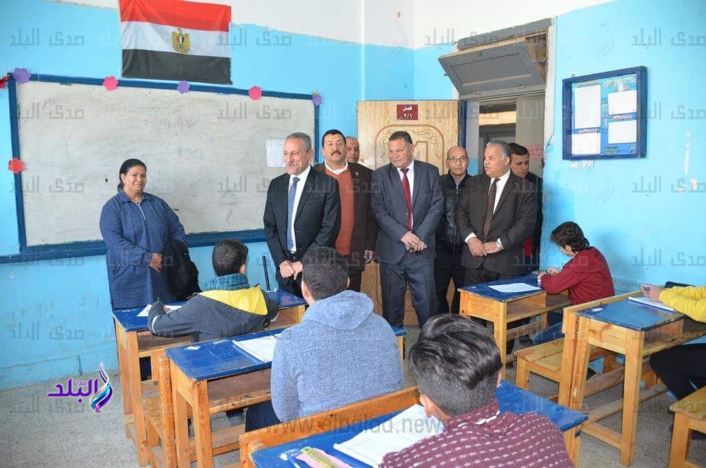 محافظ الإسماعيلية يتفقد لجان إمتحانات محافظ الإسماعيلية يتفقد لجان إمتحانات