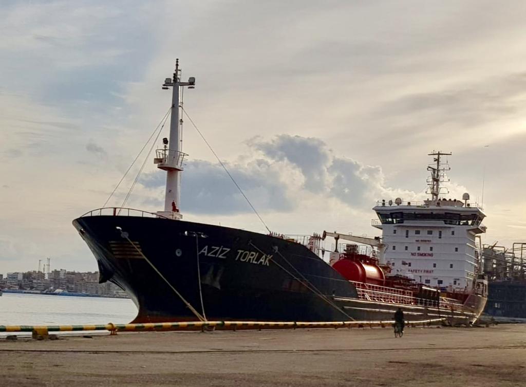 شحن ٤٢٠٠ طن صودا كاوية من ميناء غرب بورسعيد