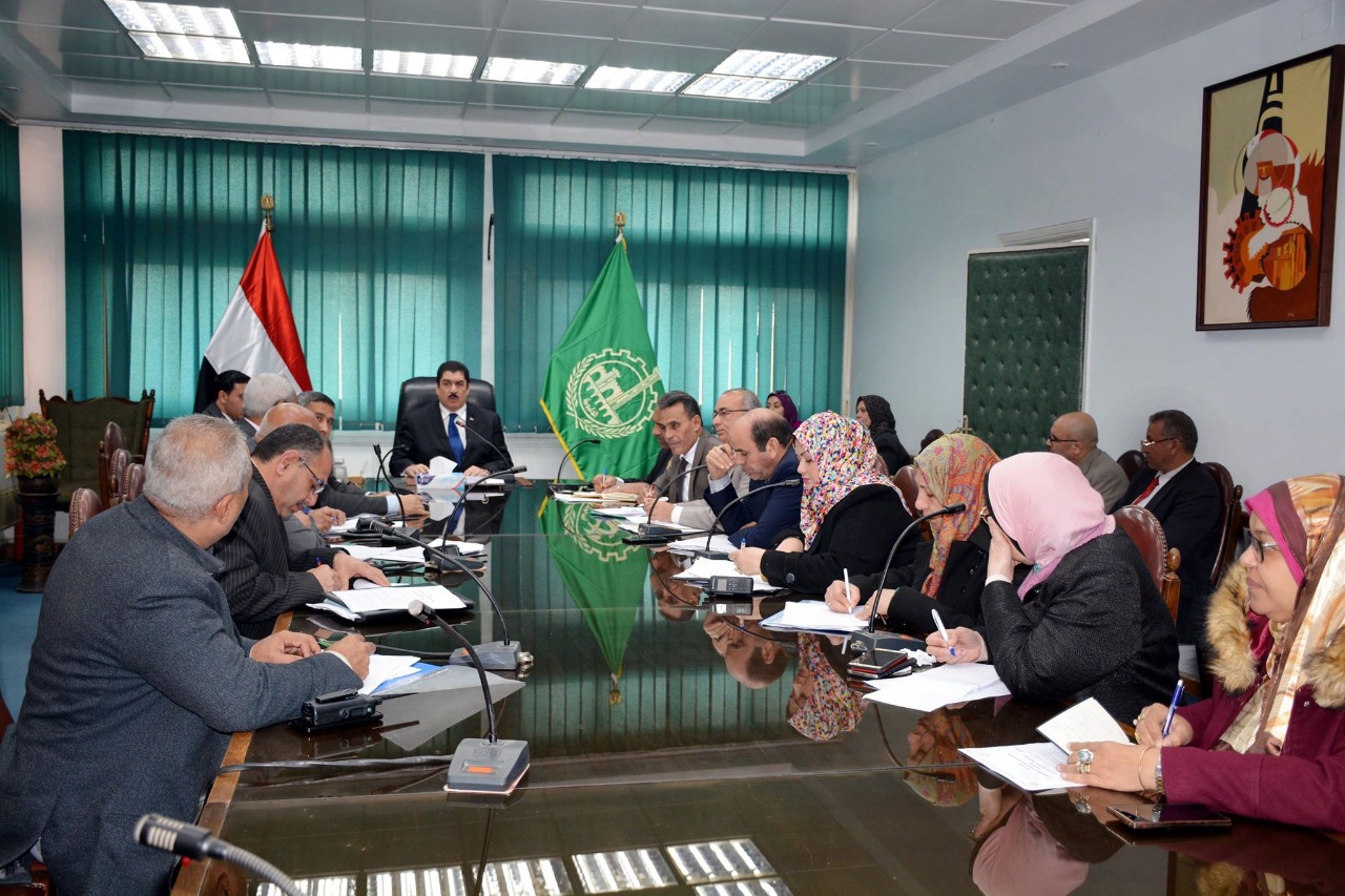 اجتماعا لمتابعة السلامة الإنشائية للمدارس