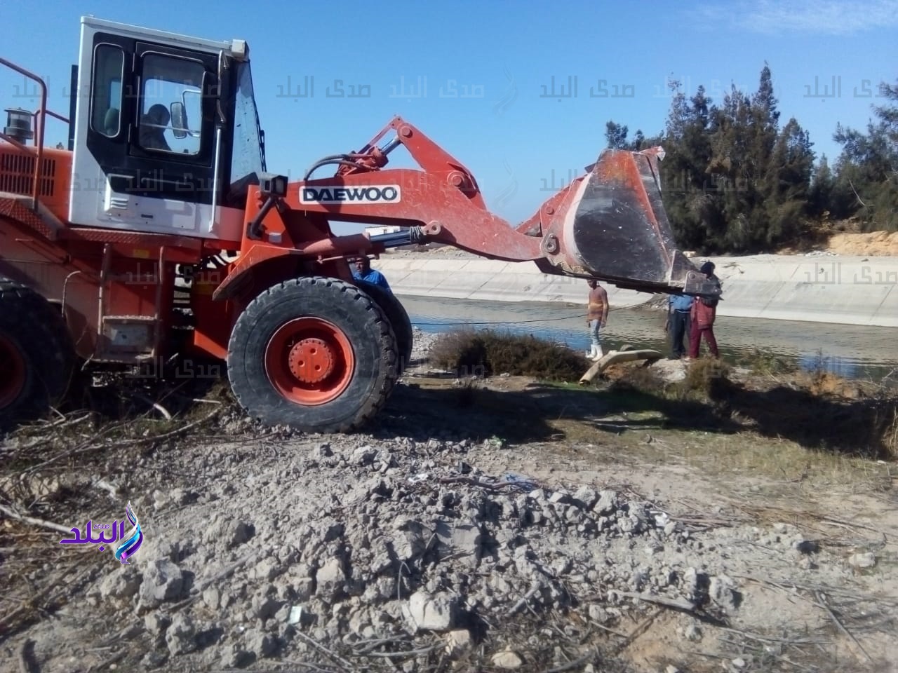 حملة لإزالة التعديات على ترعة مياه الحمام حملة لإزالة التعديات على ترعة مياه الحمام