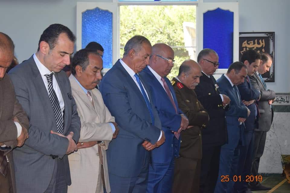 محافظ البحر الأحمر يؤدى صلاة الغائب على شهداء الجيش والشرطة 
