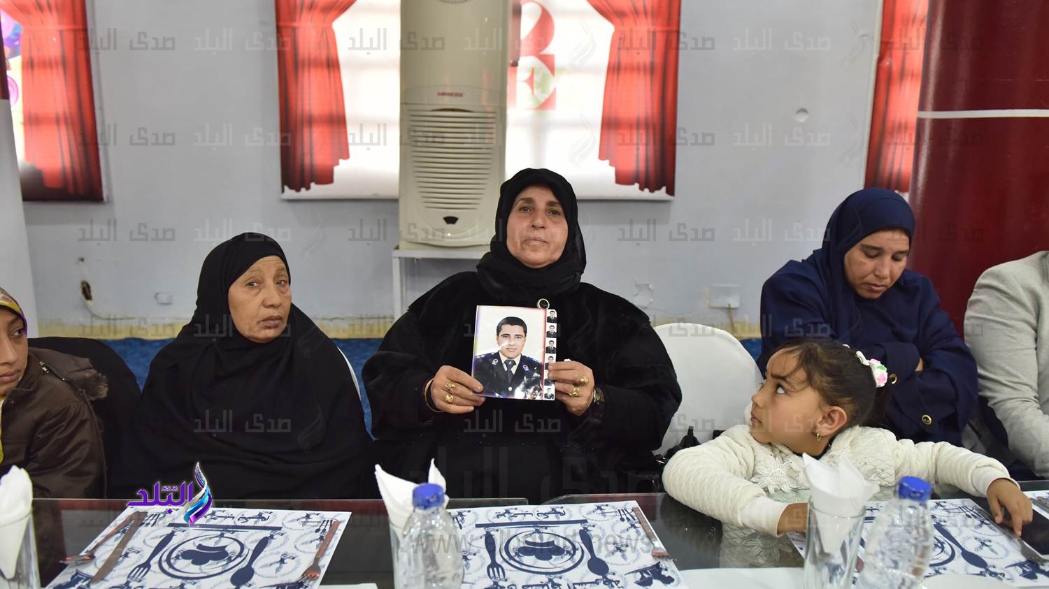 محافظ أسيوط ومدير الأمن يكرمان أسر الشهداء بمناسبة عيد الشرط