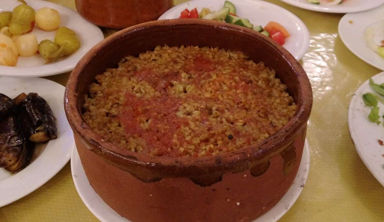 قدمي طاجن الفريك باللحمة..كالمطاعم تماما