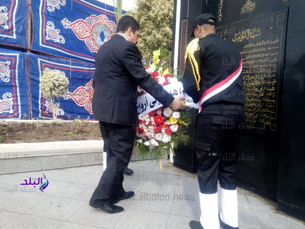 محافظ القليوبية يضع إكليل الزهور علي قبر الجندي المجهول محافظ القليوبية يضع إكليل الزهور علي قبر الجندي المجهول