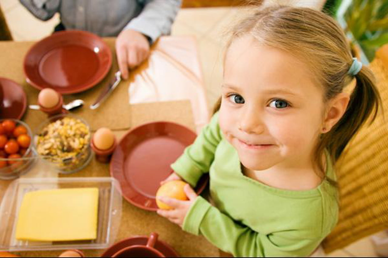 3 عوامل هامة ضعيها في عين الاعتبار عند ترك طفلك فى المنزل