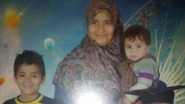 والدة طفل البلكونة واسرتها 