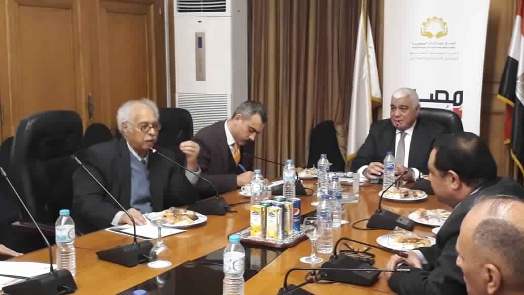 خلال الاجتماع