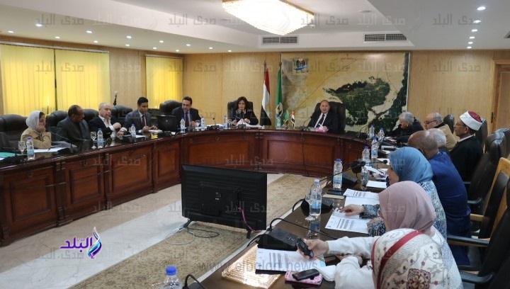 محافظ الفيوم يترأس اجتماع اللجنة العامة لحماية الطفولة