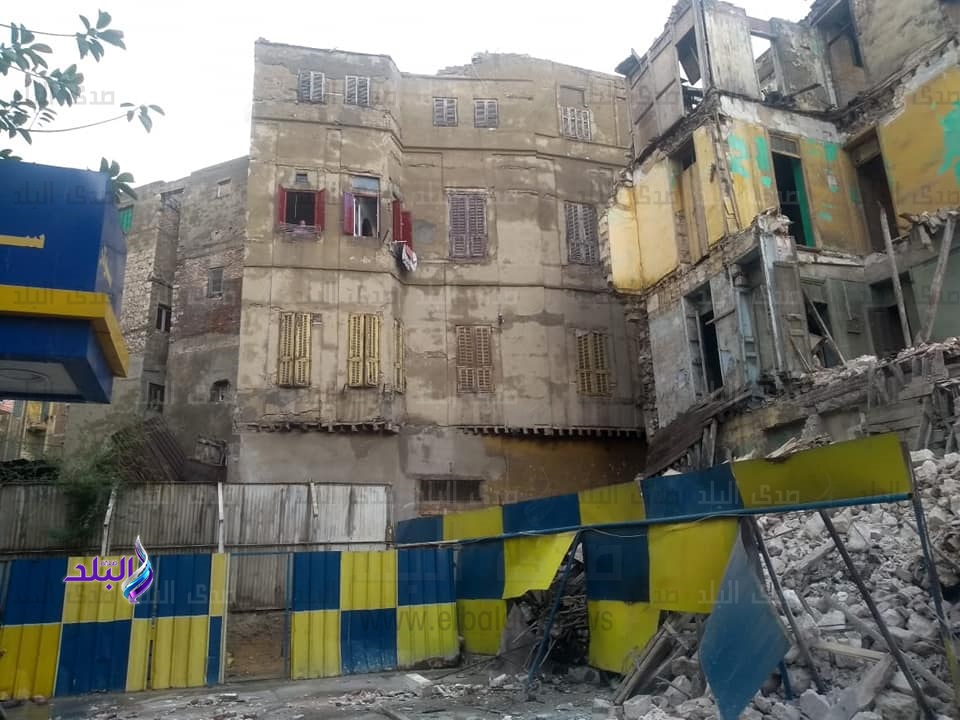 انهيار جزئي لعقار في الإسكندرية بسبب الطقس السيئ انهيار جزئي لعقار في الإسكندرية بسبب الطقس السيئ