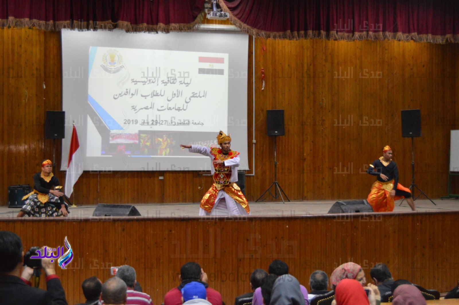 عرض للمركز الثقافى الأندونيسى ضمن فعاليات الملتقى الأول عرض للمركز الثقافى الأندونيسى ضمن فعاليات الملتقى الأول