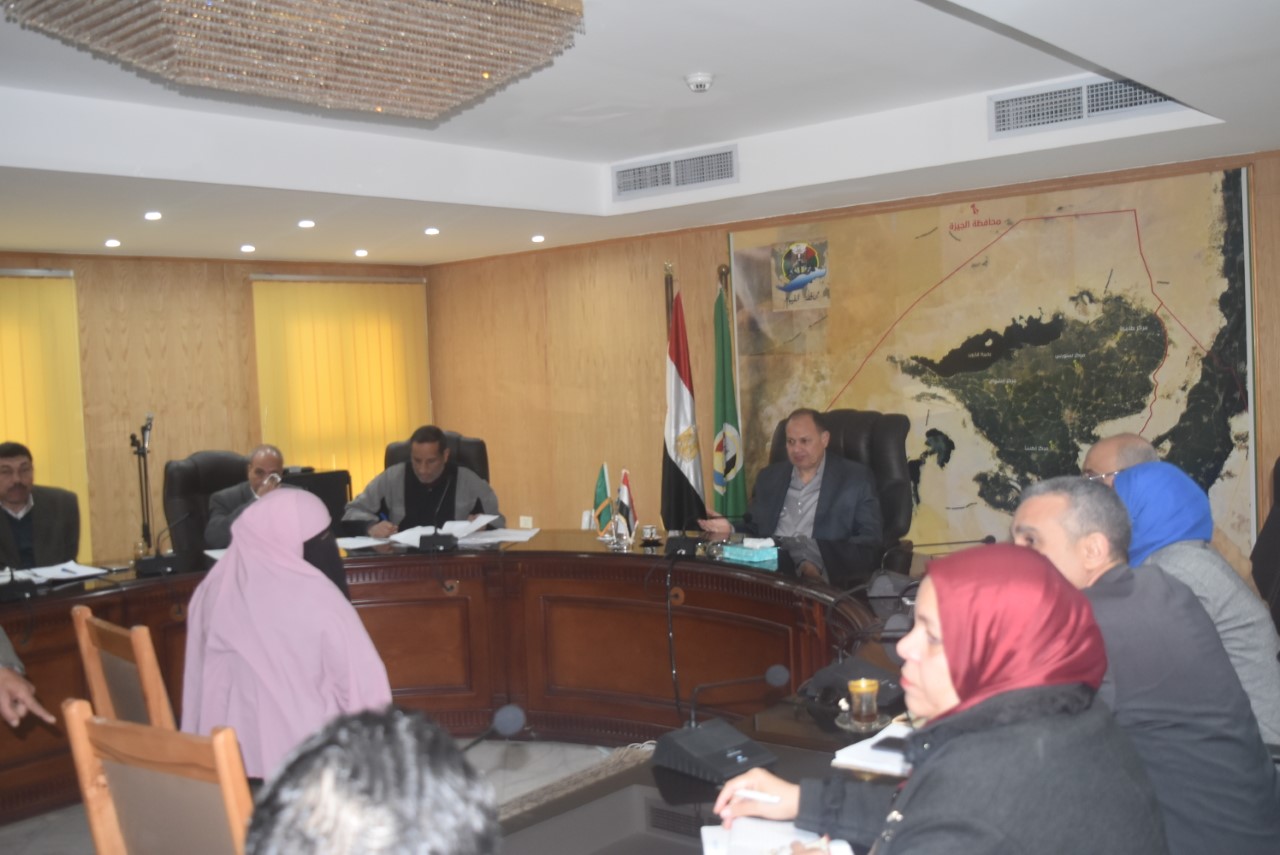 محافظ الفيوم يعقد اللقاء الاسبوعي لخدمة المواطنين