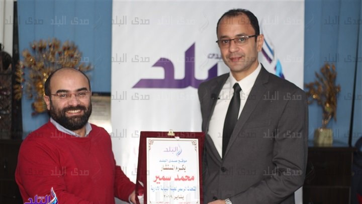 أثناء تكريم رئيس التحرير لمتحدث النيابة الادارية