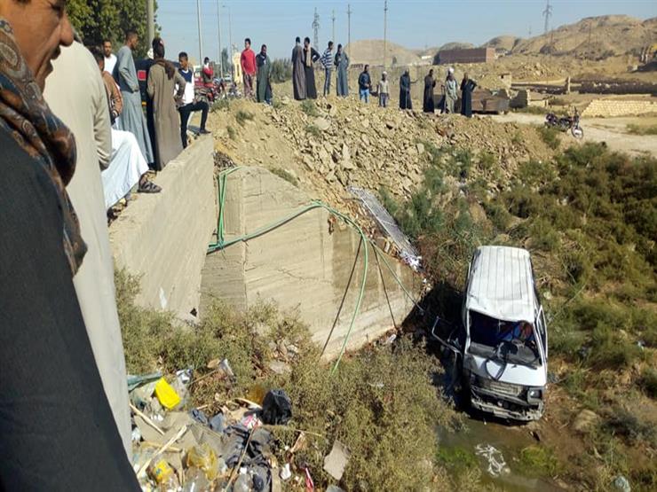 إصابة 12 شخصًا فى إنقلاب سيارة ميكروباص بالطريق الزراعى إصابة 12 شخصًا فى إنقلاب سيارة ميكروباص بالطريق الزراعى