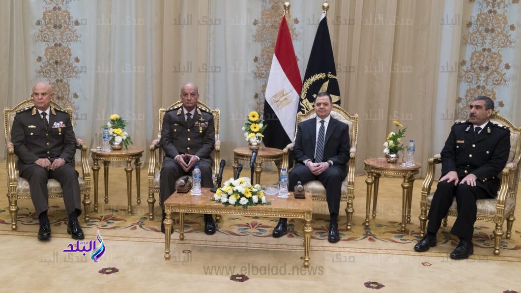 وزير الدافاع يهنئ وزير الداخلية بعيد الشرطة
