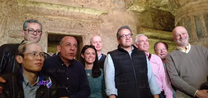 وزير الآثار مع عدد من السفراء الأجانب في جولة أثرية وزير الآثار مع عدد من السفراء الأجانب في جولة أثرية