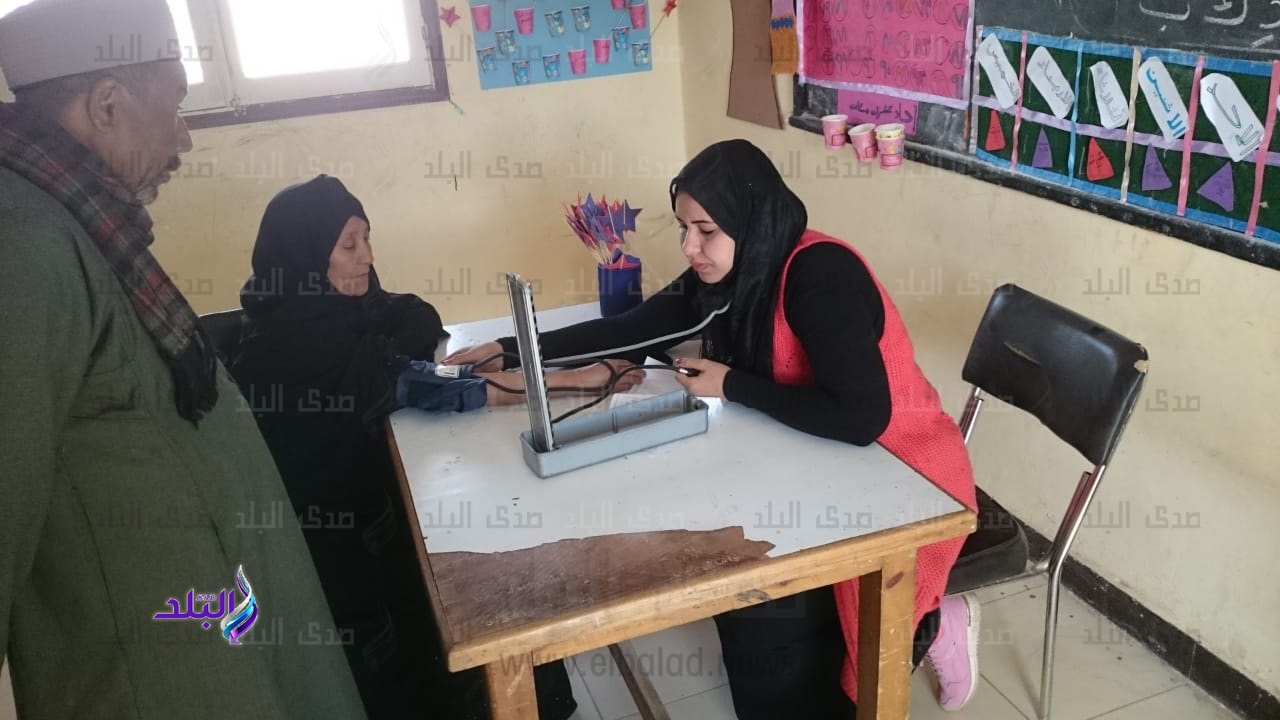 مناظرة 417 حالة بقافلة جنوب الوادي الطبية فى قرية الدومه مناظرة 417 حالة بقافلة جنوب الوادي الطبية فى قرية الدومه
