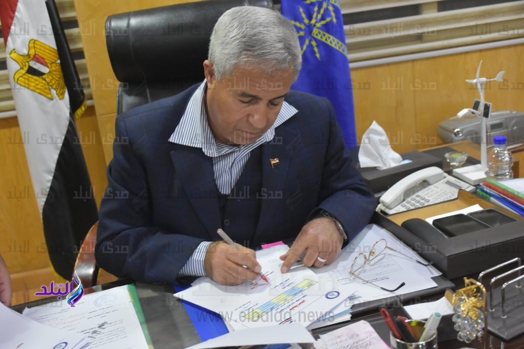 محافظ أسوان يعتمد نتيجة الشهادة الإعدادية بنسبة نجاح 72% 