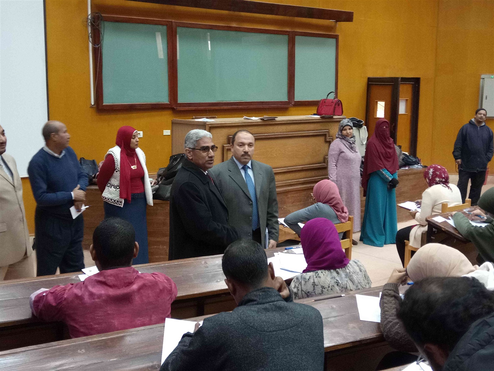 1464 طالب و طالبة يؤدون امتحانات الدراسات العليا 