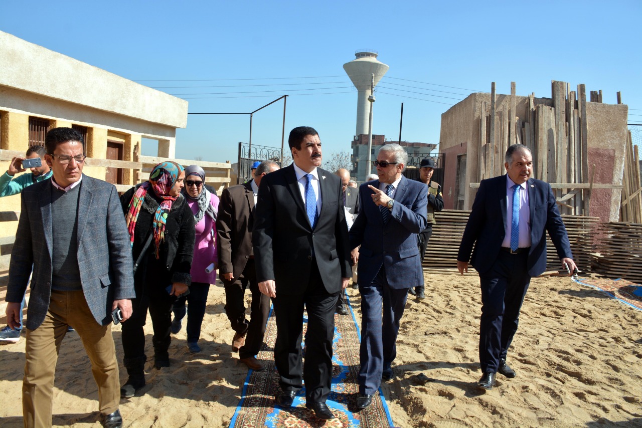 محافظ القليوبية يضع حجر أساس منشأت تعليمية وطبية بالقناطر