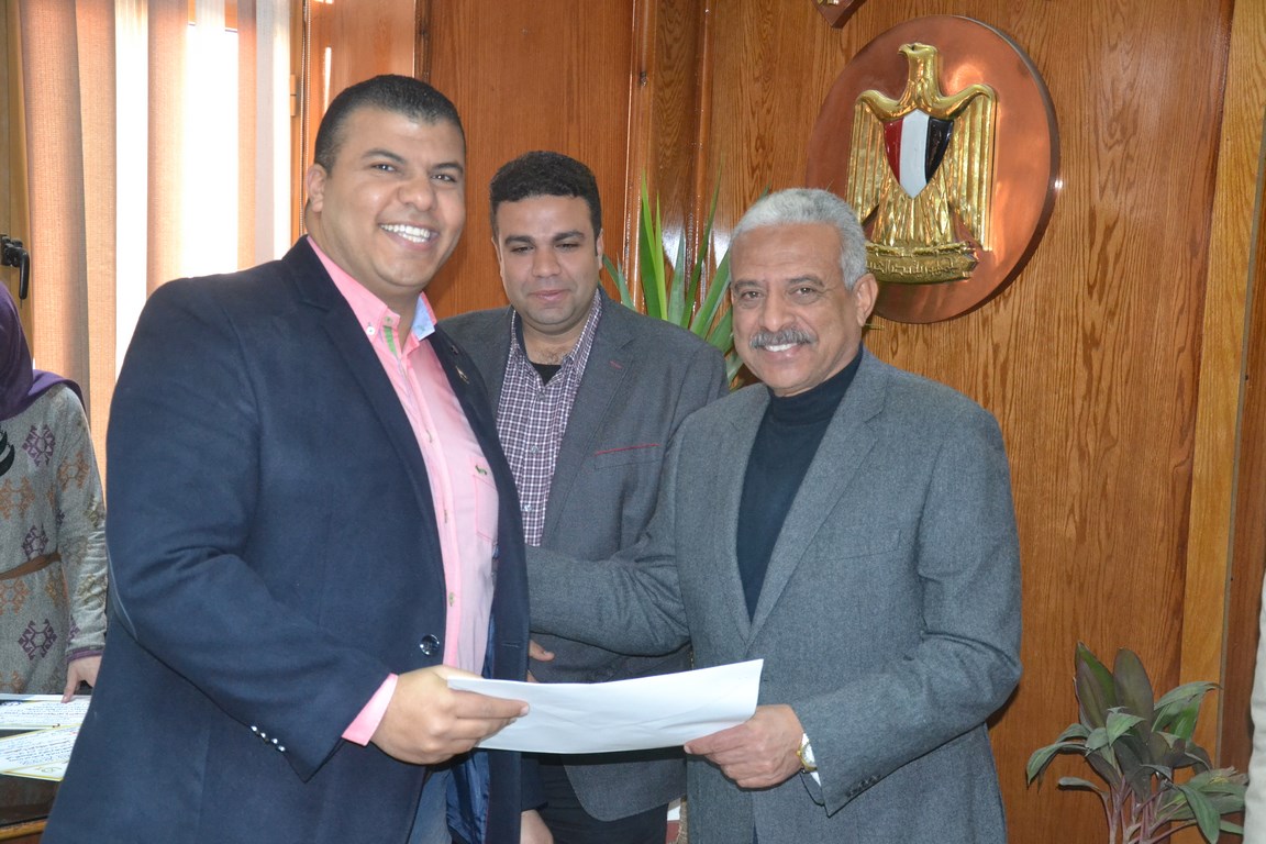 تكريم فريق العمل المشارك فى تنظيم مؤتمرالمشروعات الصغيرة 