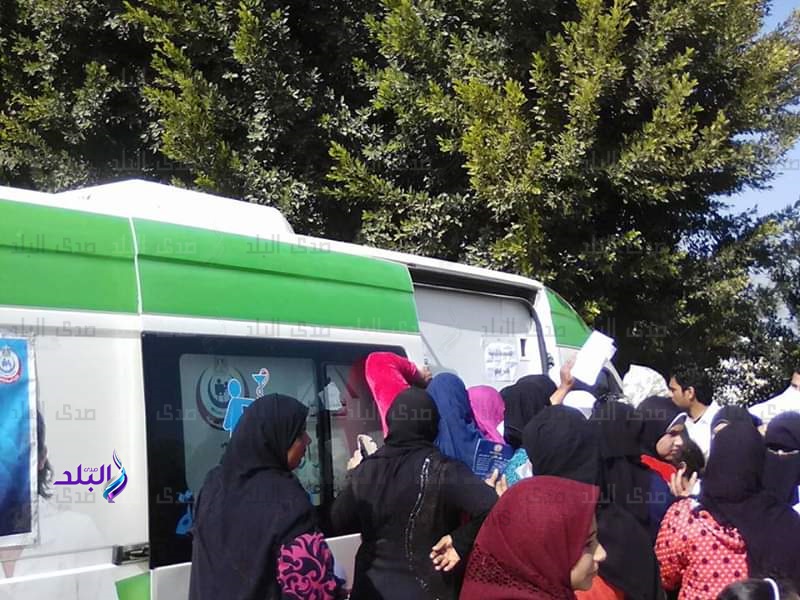 الكشف على 400 مريض بقافلة طبية مجانية بإحدى القرى المحرومة الكشف على 400 مريض بقافلة طبية مجانية بإحدى القرى المحرومة