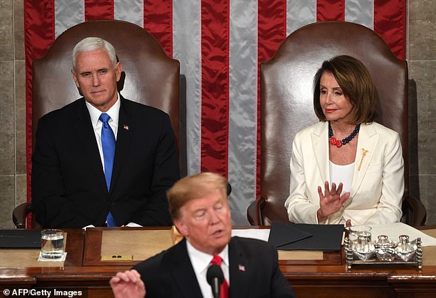 بيلوسي وترامب خلال الخطاب