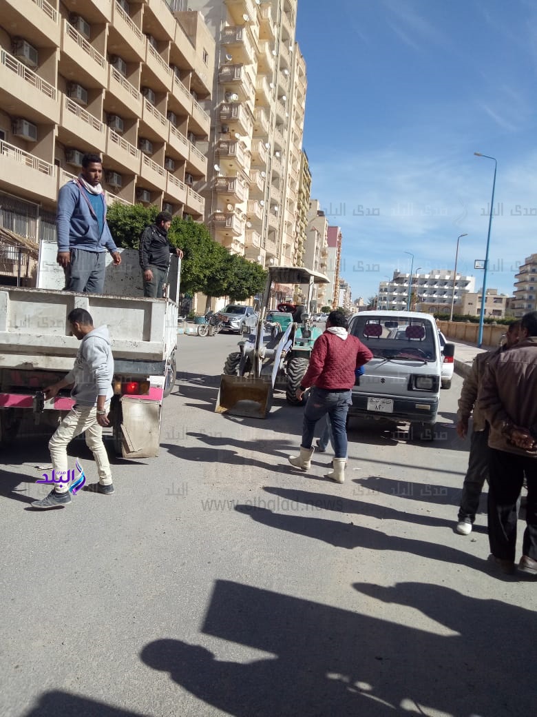 حملة لازالة الاشغالات على الشوارع بمدينة مرسى مطروح