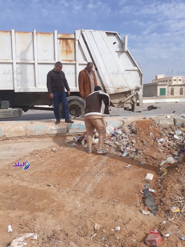 حملات مكثفة لرفع القمامة بمدينة النجيلة بمطروح حملات مكثفة لرفع القمامة بمدينة النجيلة بمطروح