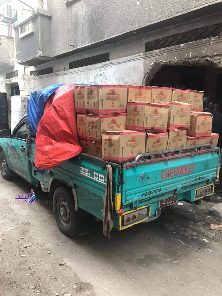 ضبط سيارة محملة زيت مدعم قبل تهريبها