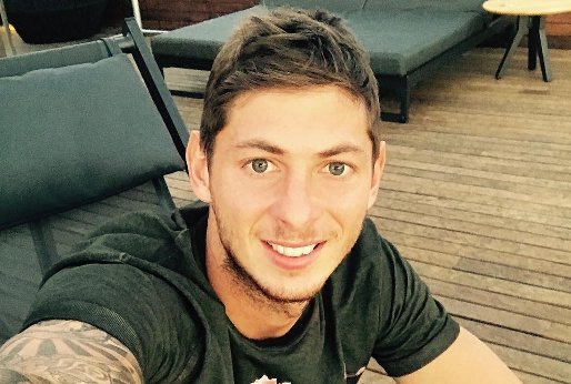 للمهاجم الأرجنتينى ايميليانو سالا