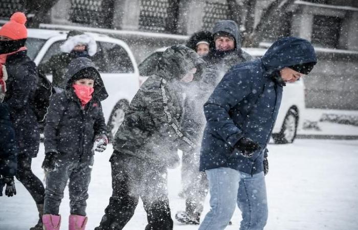 عواصف شتوية تضرب سياتل وتوقعات بهطول المزيد من الثلوج