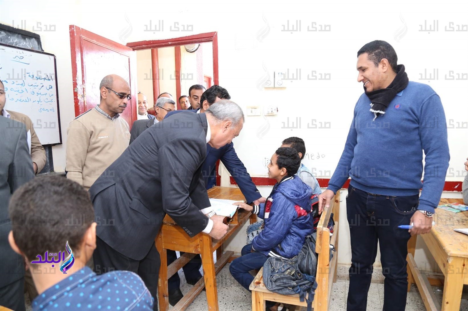 محافظ قنا يتابع انتظام العملية التعليمية بالمدارس