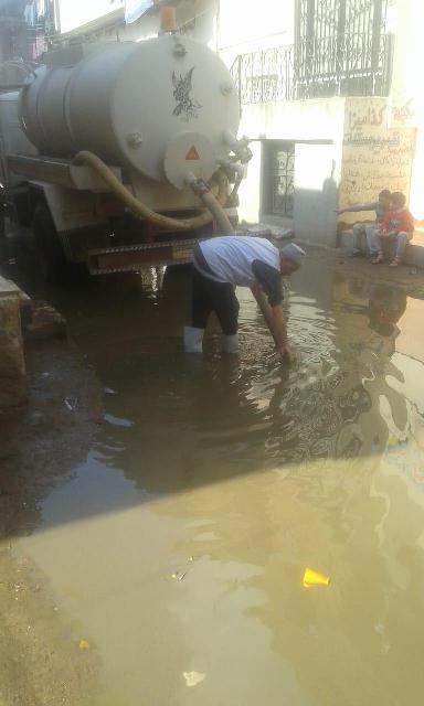 هالى قرية المحمودية بههيا يشتكون من طفح المجاري