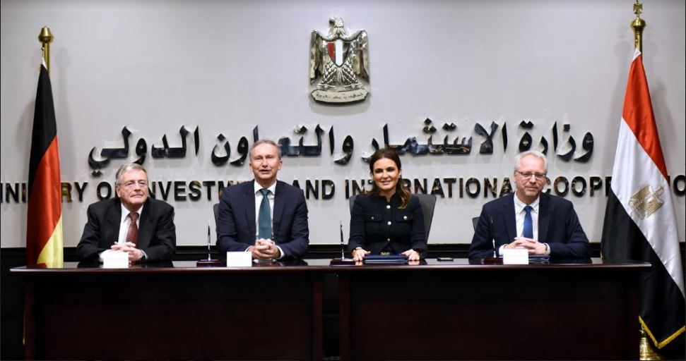 عقب التوقيع