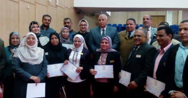 الزملوط يكرّم كوادر الصفوف الأولى بمدارس الوادي الجديد