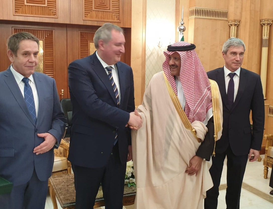 الأمير سلطان بن سلمان وديمتري روجوزين