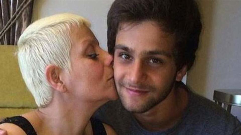 الابن محمد مع أمه سارة الابن محمد مع أمه سارة