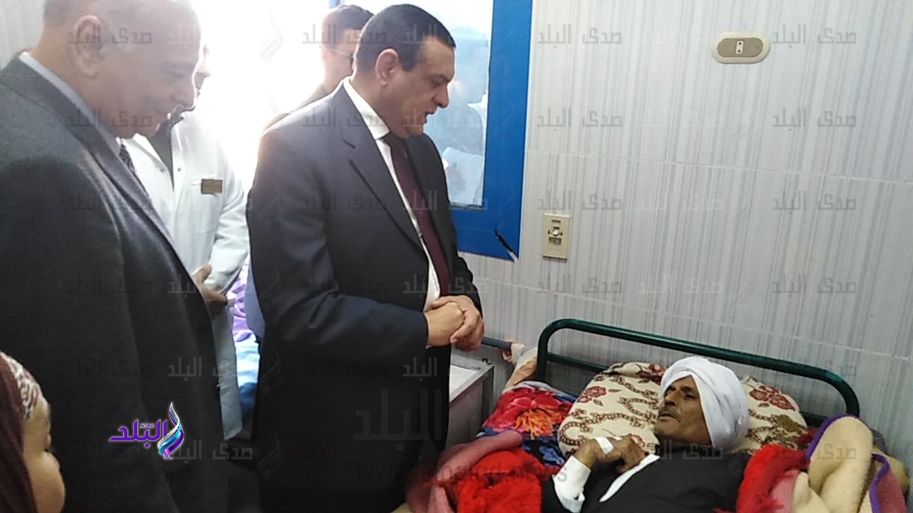 محافظ البحيرة يستمع لشكاوى مرضى المستشفى المركزي بالرحمانية.